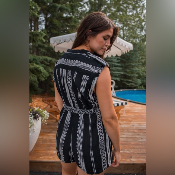 Elan The CJ Sleeveless Romper, Small, $89 - Picture 4 of 16